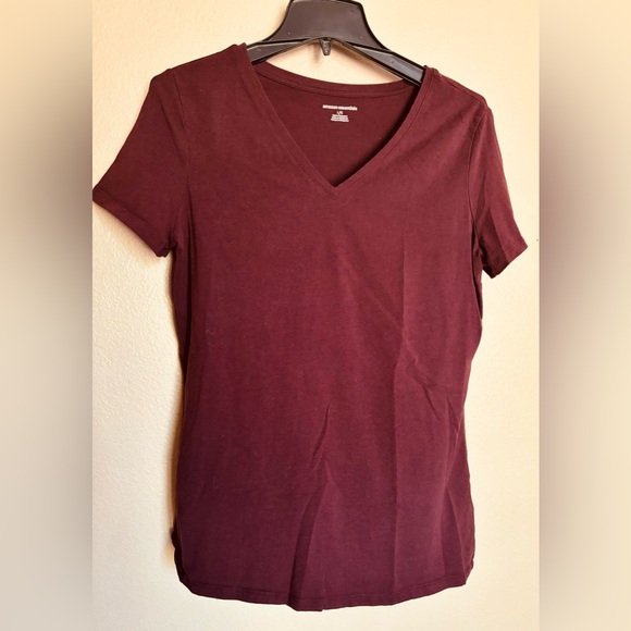 amazon essentials Tops - Amazon Essentials Women’s V Neck Burgundy Tee Cotton Blend‎ Size L, Super SOFT